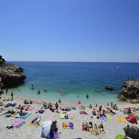 In - Istrien 11128 بولا